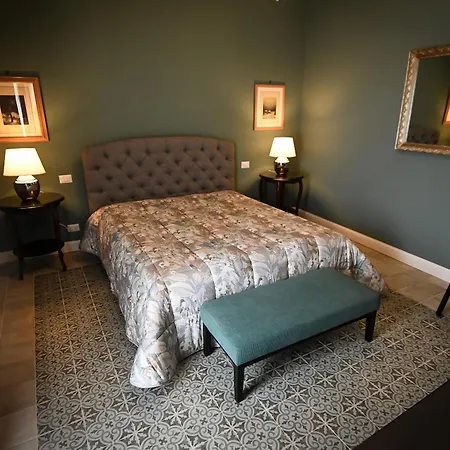 Damur Bed & Breakfast *